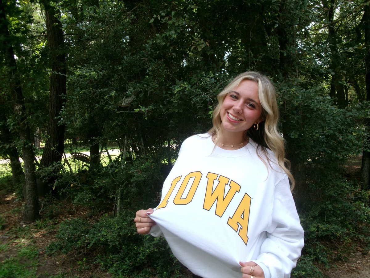 Congratulations to <a href="/henleeryan/">henlee moszkowicz</a> on her verbal commitment to the University of Iowa! We are proud of you! 🏐