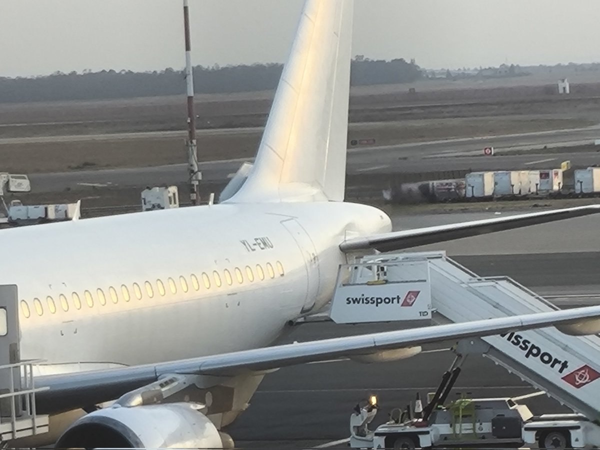 Dexteritus's tweet photo. @LailaMechbal Honteux que @airarabiama_rbx affrète de vieux coucous de 25 ans auprès d'obscures loueurs baltes. YL-EMU est dans un état lamentable, en configuration 180 sièges qui plus est ! (pour un A320-200).
Il suffit d'une mauvaise expérience pour détruire votre image... https://t.co/CJgkNnUhCy