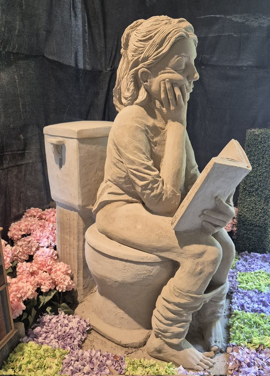 Vandaag in #Garderen, bij de #zandsculpturen. Het thema dit jaar: #boeken.