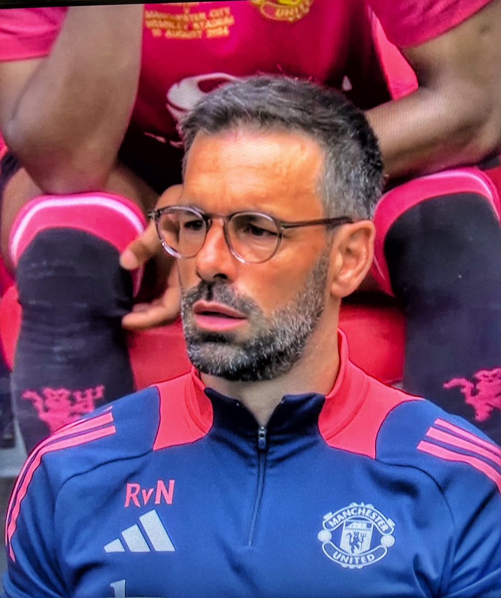 MartienBall's tweet photo. When you’re one of the most lethal strikers in history and you have to watch Marcus Rashford wearing your number and missing sitters 😭 https://t.co/XyIF9ocjB0
