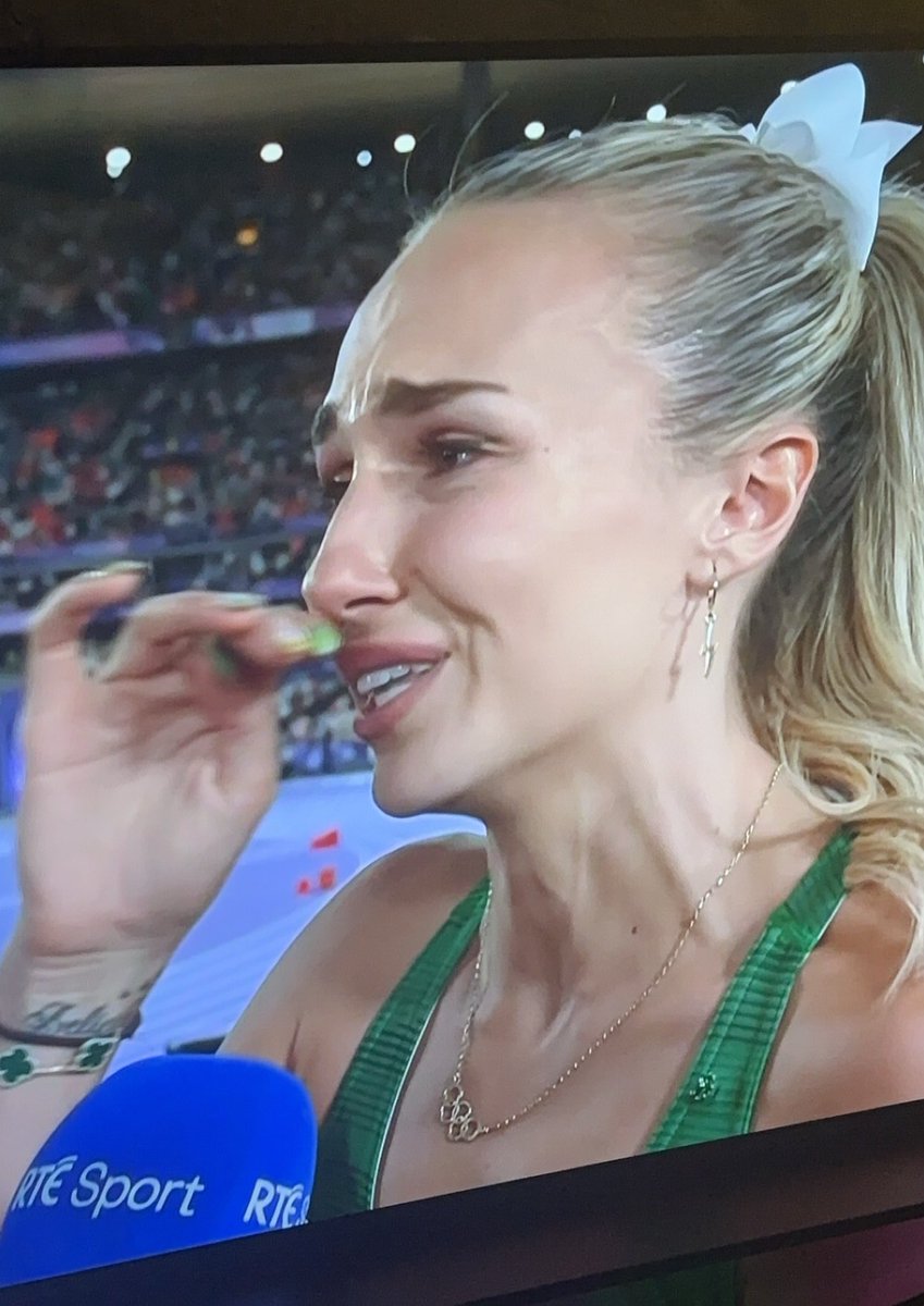 ShaneMcAuliffe1's tweet photo. Heartbroken for Sharlene 😭 but she’s ran the fastest in her entire life, and she was up against Femke Bol. She should be so proud of her race because the entire Irish nation is proud of her and her  team mates tonight 🇮🇪 #TeamIreland | #IrishAthletics | #Paris2024 https://t.co/ZEbVhWcOw5