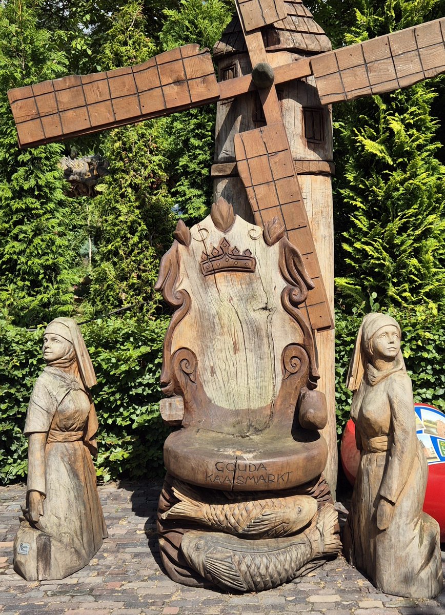 Maar het mooiste beeld in #Garderen was natuurlijk deze. (Goed kijken naar de rand van de stoel.)