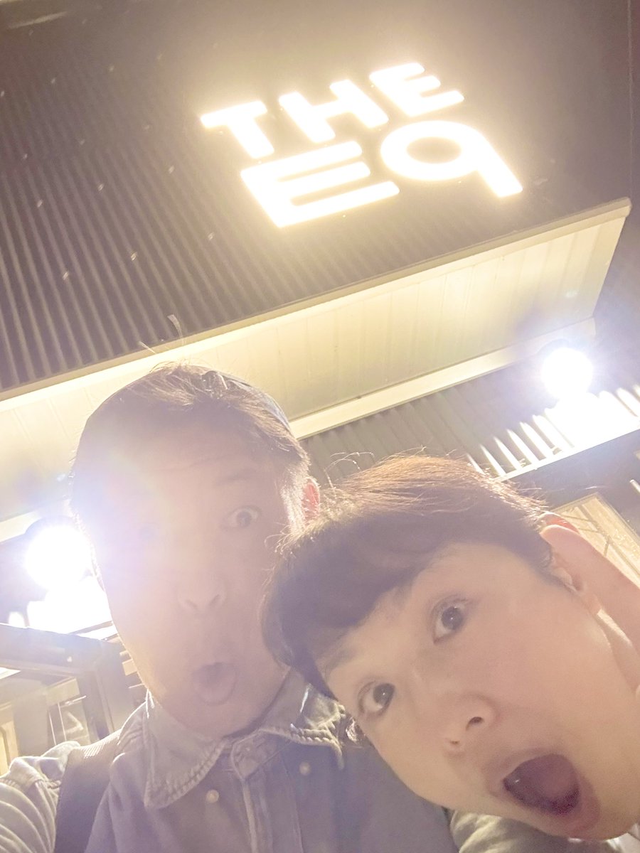 少年王者舘
“それいゆ”を観劇。

冒頭の第一声から
引き込まれていく
魔法のような言葉のリズム。
鳥肌がシャツを突き上げながら
天野天街さんの匠な創造を体感❣️

A.I.FILMsでも
何かとお世話になっている大学の後輩…
水柊こと窪田涼子ちゃんも
天野さんの創造を立派に支えていて…
カッコ良かった❣️