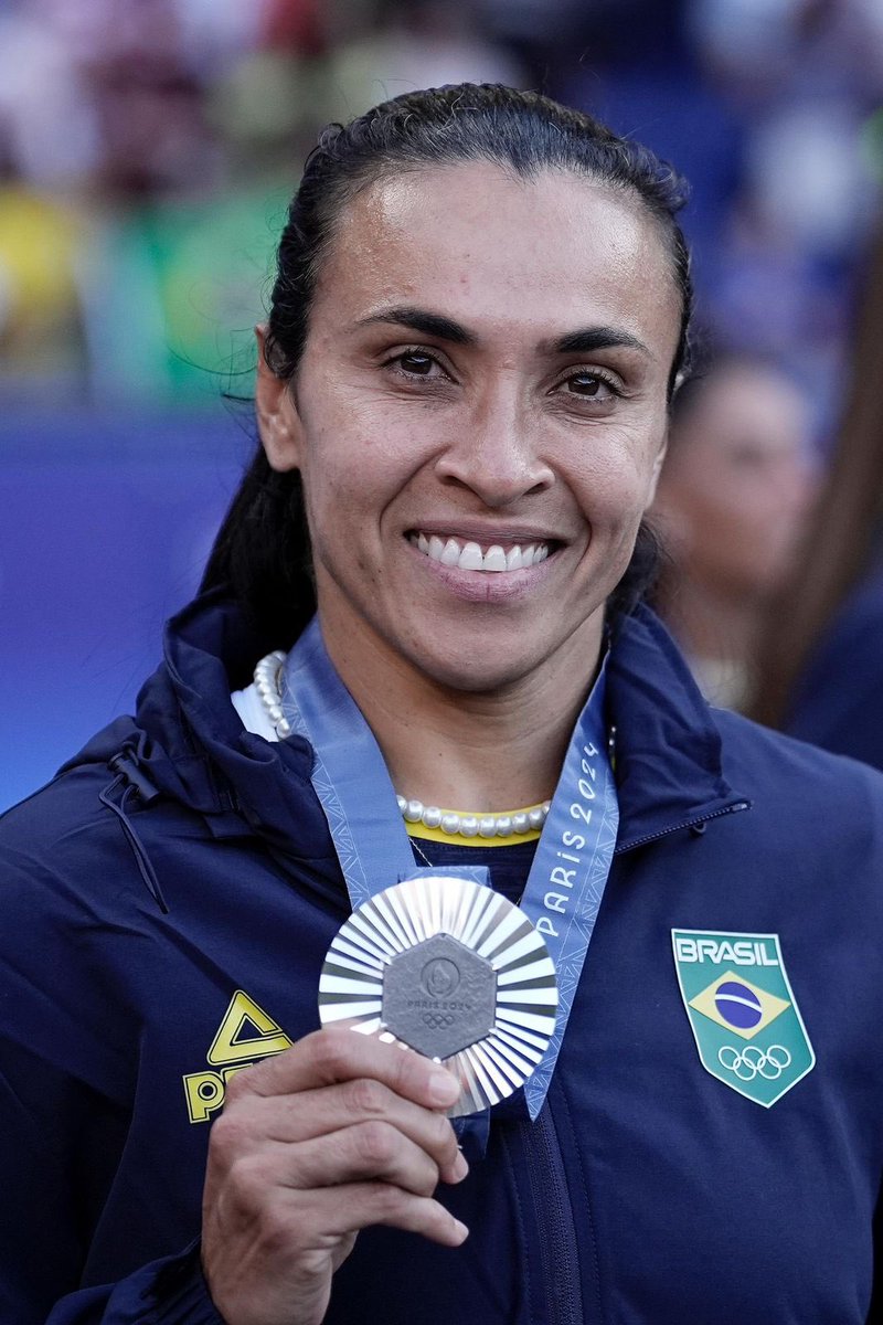 tudo começou em dois riachos. o chão era seco, ela irrigou. o resto é história. ❤️