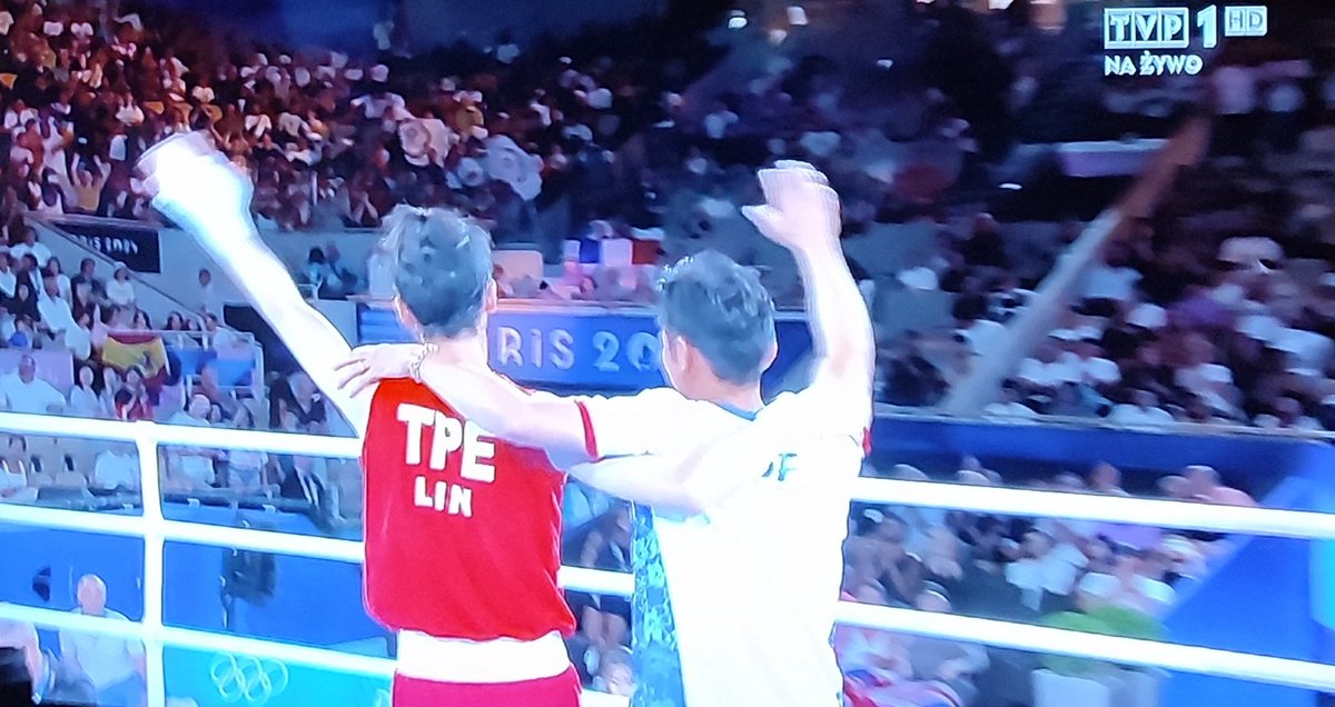 GawronSenior's tweet photo. Dwóch facetów cieszy się, że ledwie co jeden z nich pobił kobietę na @Paris2024 Potem poprawią sobie jaja i będą nadal czuć się kobietami.
Brawo Julia Szeremeta, dla mnie jesteś mistrzynią OI https://t.co/GzMwREQXTb