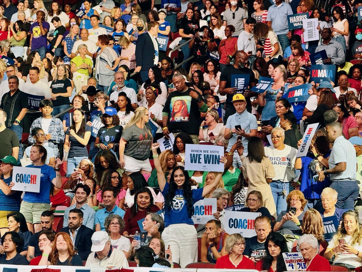 LUCHA_AZ's tweet photo. In less than 90 days, we get to decide what country we want to live in. We choose Unity, hope, and equity! We choose @KamalaHarris and @Tim_Walz #LUCHAForKamala #LUCHABLUE https://t.co/AP1OxFNvta