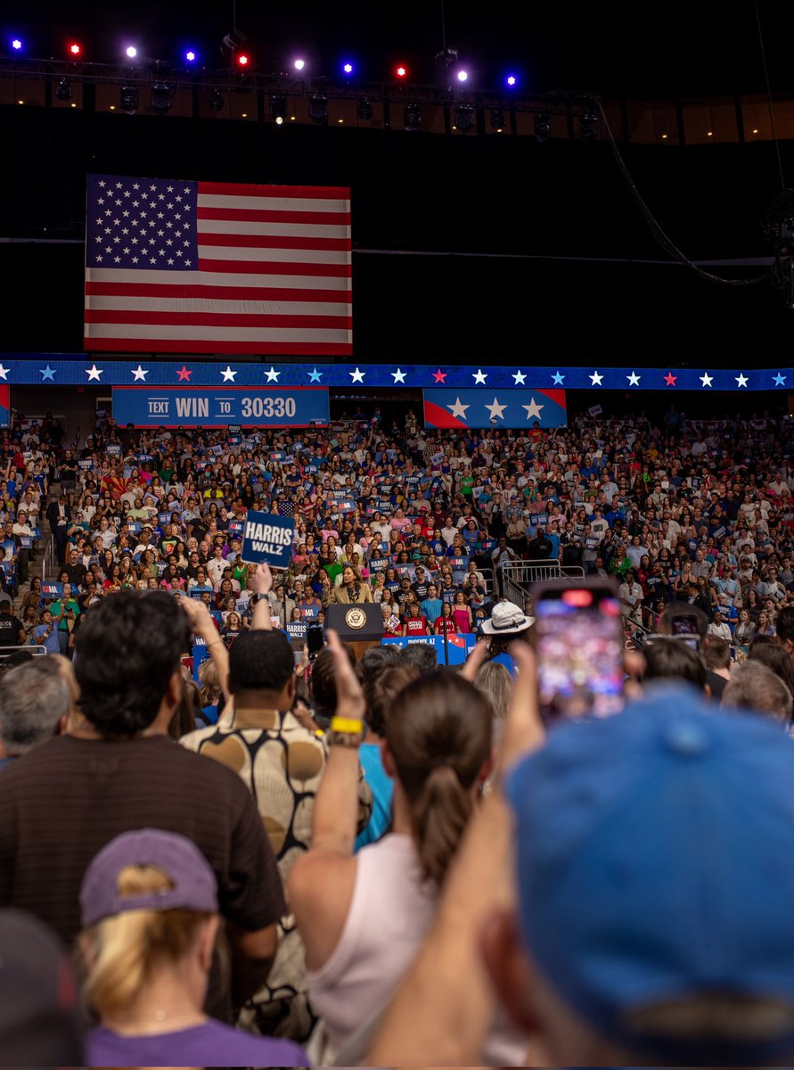 LUCHA_AZ's tweet photo. In less than 90 days, we get to decide what country we want to live in. We choose Unity, hope, and equity! We choose @KamalaHarris and @Tim_Walz #LUCHAForKamala #LUCHABLUE https://t.co/AP1OxFNvta