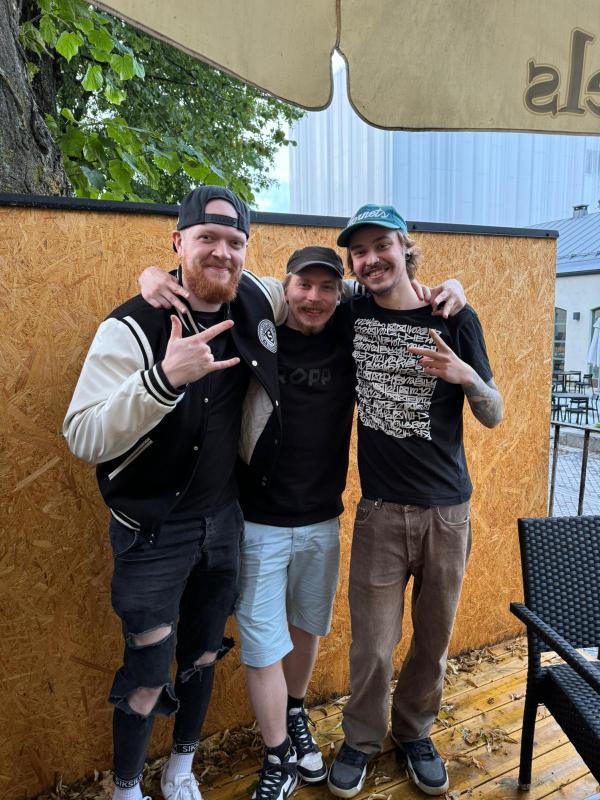 .<a href="/TeamAnimel/">ANIMEL</a> reunion after 3 years long years and first time seeing these big fellas 🥹🥹
missing <a href="/H1berr/">WIP H1ber</a> &amp; <a href="/MukkeFPS/">Mukke</a> G+ <a href="/toma_fps/">TOMA</a>..... 🥲