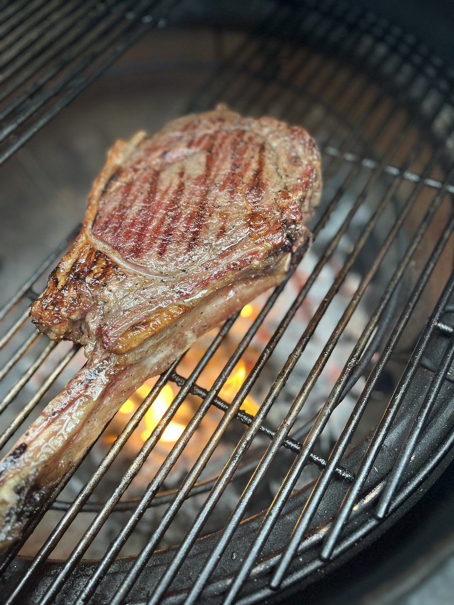 Tonight’s scran , tomahawk steak , absolutely amazing 😍 #tomahawk #kamadojoe  reverse sear is the way to go
