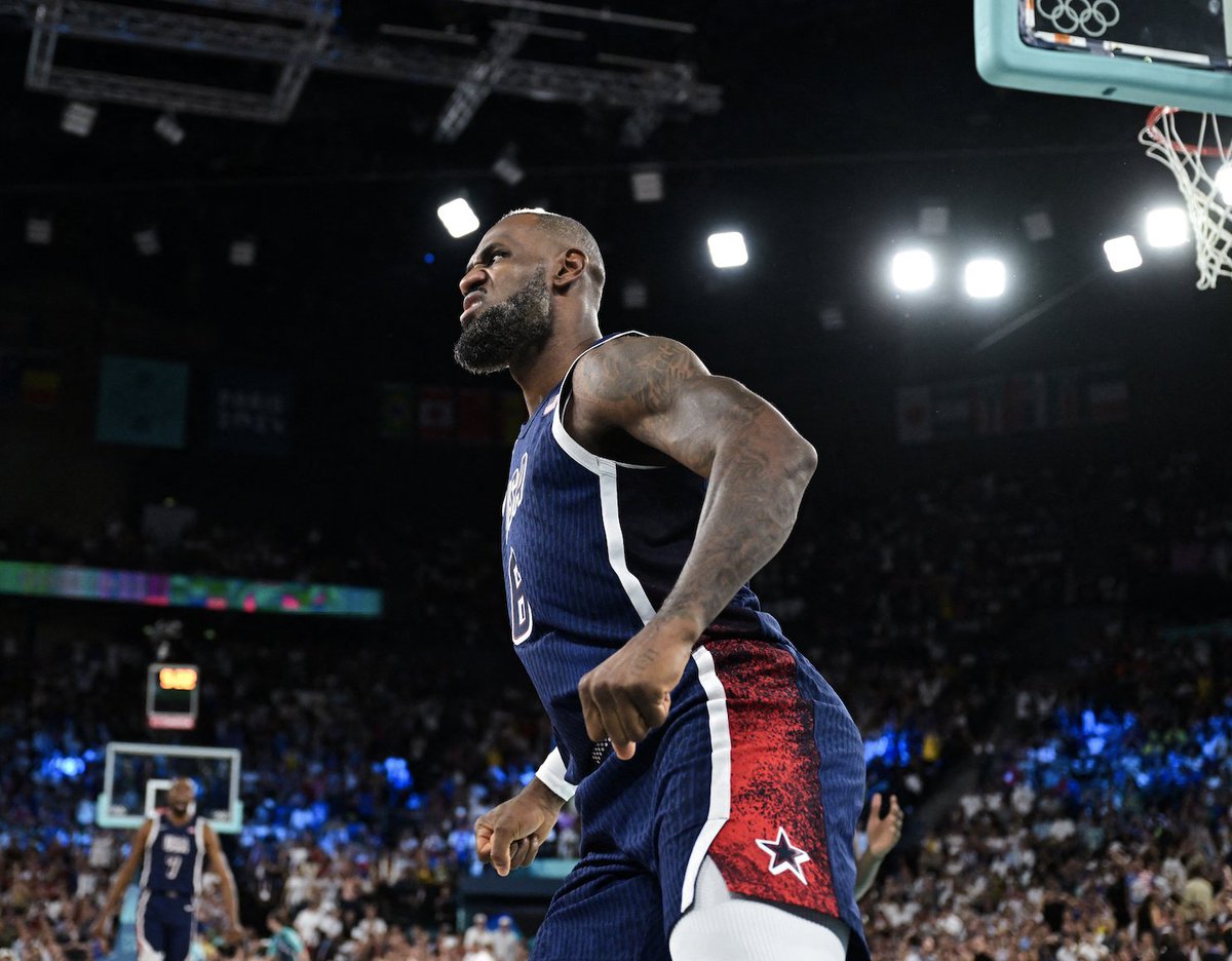 BleacherReport's tweet photo. When Bron does this you know it's serious 😤 https://t.co/n3H1OE2N8e