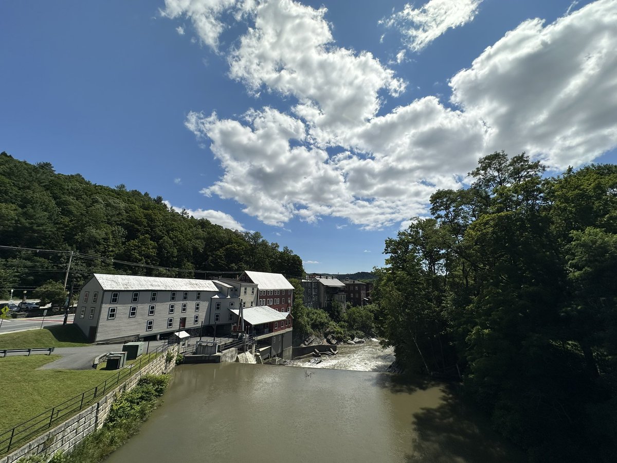 metallidan's tweet photo. Today’s #run251 brought us to Randolph (first time beyond McD of exit 4) super cute town, Bethel (also good vibes), Braintree (not much here), Tunbridge, and Brookfield both of which we had been to but had not run! #runvt #vermont 160/251 https://t.co/EsWXgW0fUZ