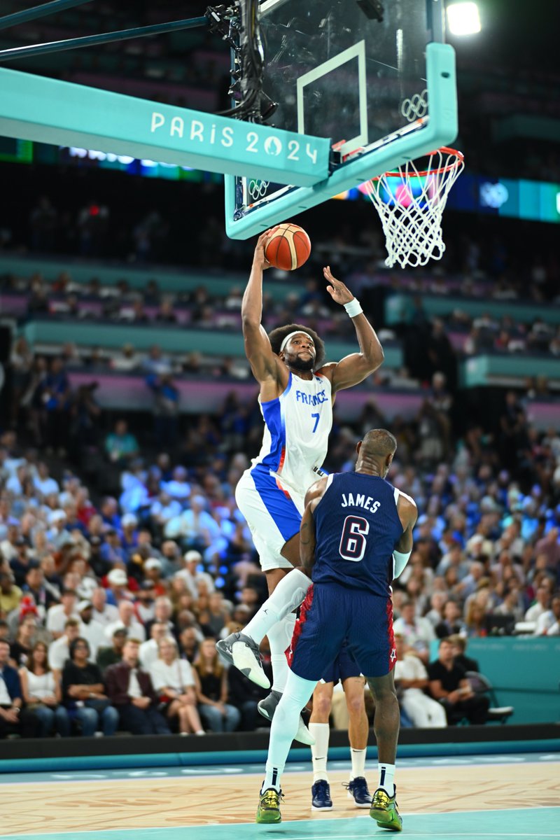 EspritBasket's tweet image. SUR LEBRON MONSIEUR.

#FRAUSA 🇫🇷 35 - 40🇺🇸 (17')
#EspritBasket #Paris2024