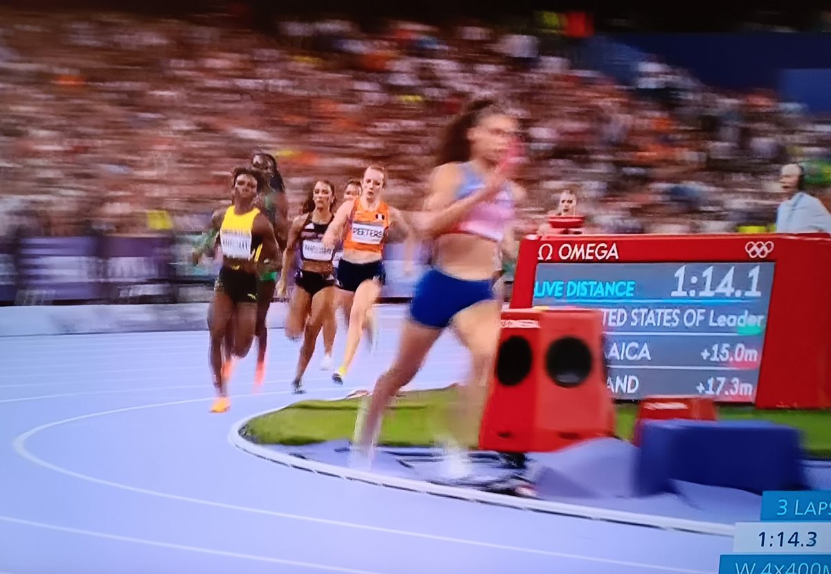 nzoCALIFA's tweet photo. 🥇Ohhh but the smoke💨💨💨#TeamUSA record Women's 4×400 *rip my Sheroe Florence Griffith-Joyner #RiteOn #TrackandField #Paris2024 https://t.co/BAxTcZWGpl