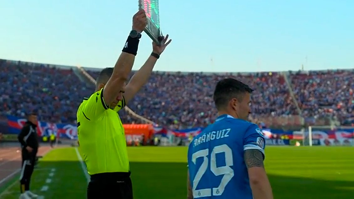 Universidad de Chile recibe a Charles Aránguiz en medio de críticas.