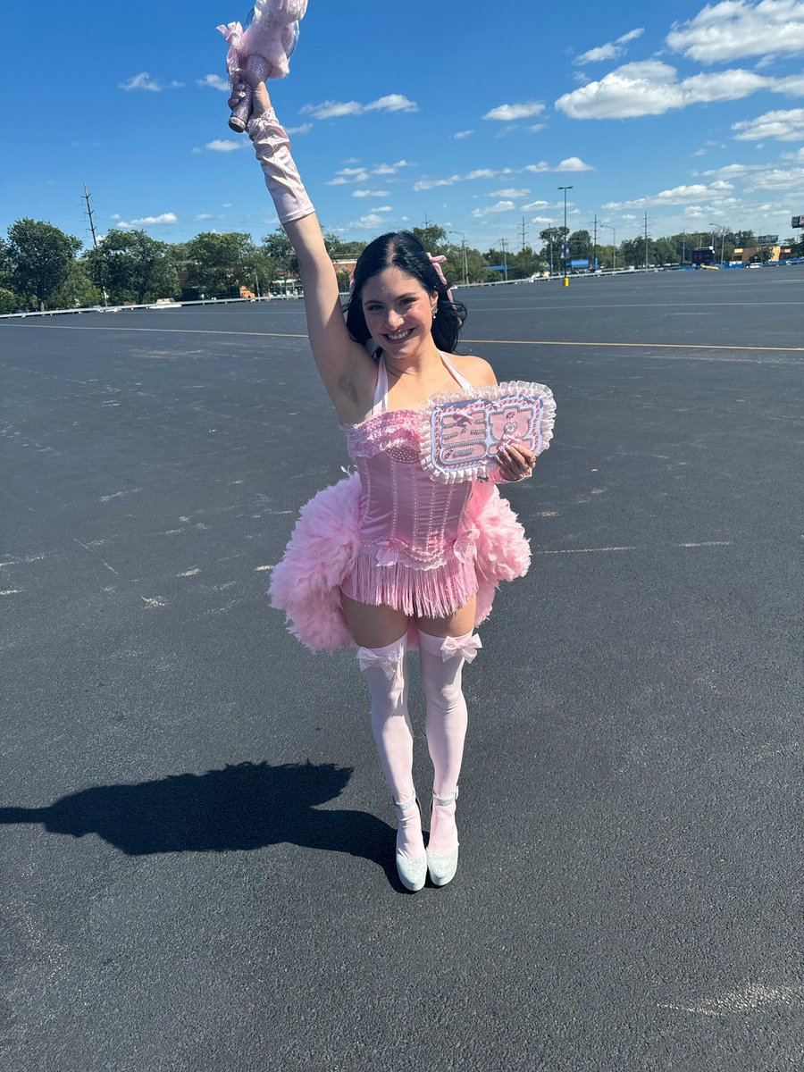 igatekeephj's tweet image. jonghos biggest fan is ready!!!💗🎀
#ATEEZinChicago #ATEEZinRosemont