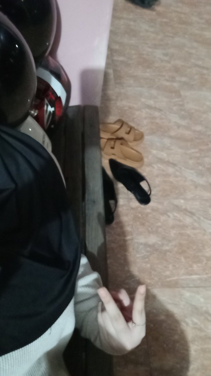 esabelajar's tweet photo. siapa yang cita2nya jam segini tidur di teras rumah😍 https://t.co/fUlGr9HKLi