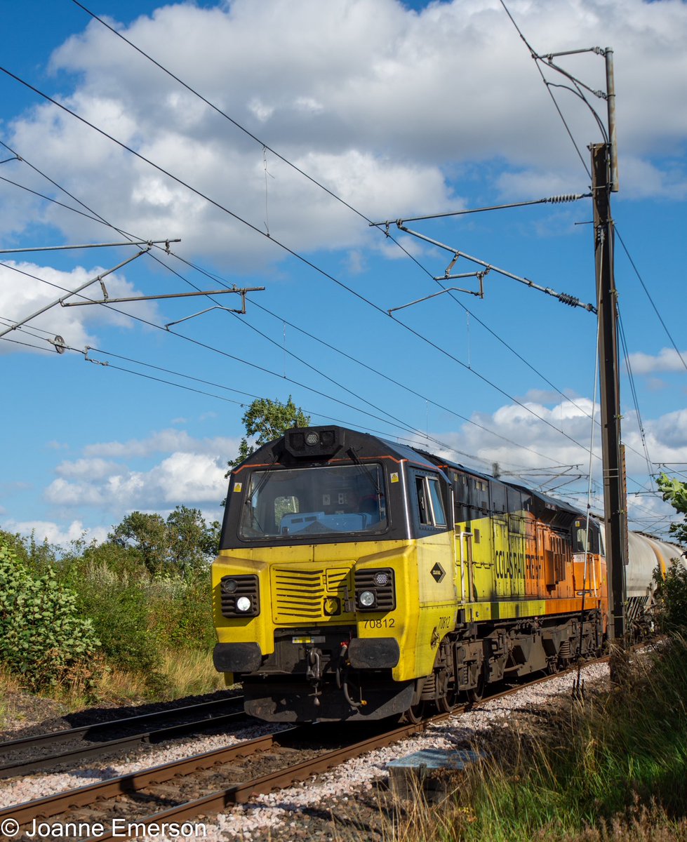 remenos's tweet image. 70812 hauls the @ColasRailUK Hunslet to Oxwellmains working through Hett Mill level crossing earlier this evening #femalerailwayphotographer #ukrailways