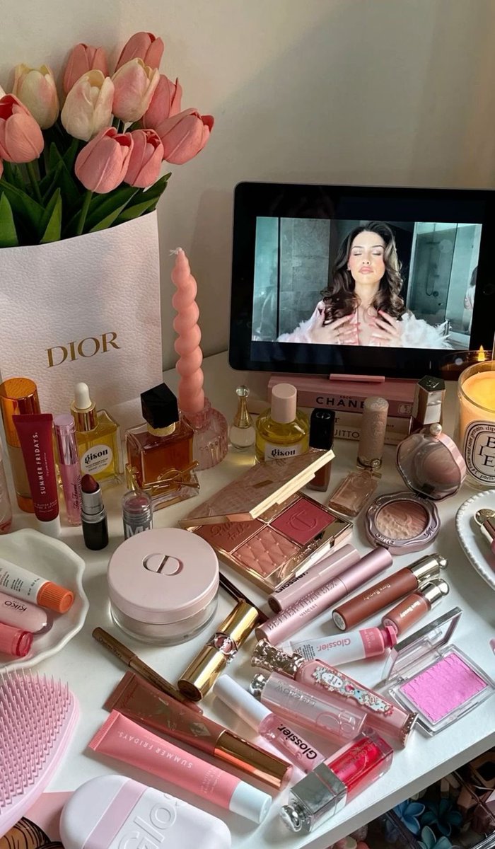 Diorgirlx's tweet photo. girl therapy https://t.co/4YKCf44mxj