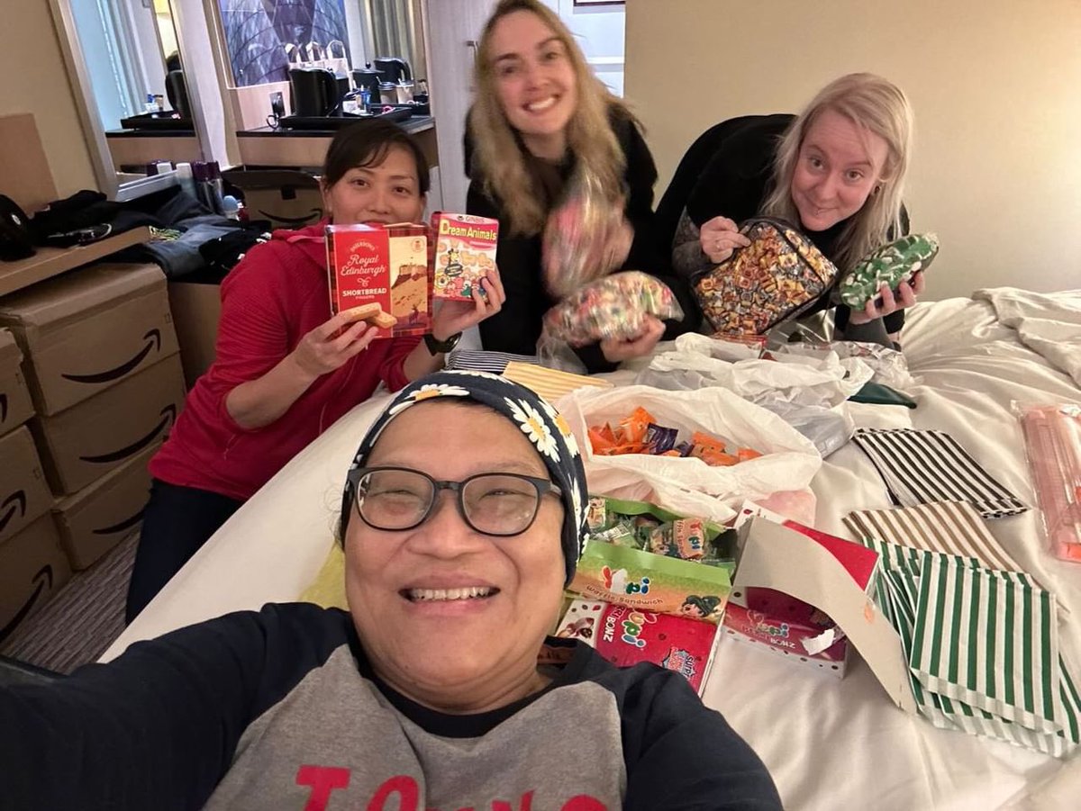 DawnMillerMusic's tweet photo. We, @Psycho4Mfs; @calm_committee, @AliIsBk1, @Xi_sakurai and myself @DawnMillerMusic have officially given out EVERY tote bag! All 260 lol 

Thanks @hayleyhb0m8, everyone loves the art work on the t-shirts and tote bags & we’ve been pointing them your way. 
A big thank you also to @AkiraAoyama for the artwork on the #witchbomb stickers. We truly love you and your big heart! 

Both of these ladies are amazing artists and everyone should go check them out! 

Thanks also to @kkattest1, @JustineLai and my lil sis @Scylla_Simp among others for giving us a helping hand over the last two days. Im really sorry if I miss anyone from the list.

And thanks to everyone who made an entry for the From Switches With Love Spotify mixtape. The cast have the track list and all your notes! 

Thanks to @misshelved for giving us our name one year ago at the first #Witchbomb. We love you. 

👇 Here is the playlist link again 👇 
🔗 https://t.co/KHkt292mr8

#Switches #MotherlandFortSalem 
@Amaliajaja, @taylorhickson, @lynerenee1, @kandysemcclure, @JessLauraSutton