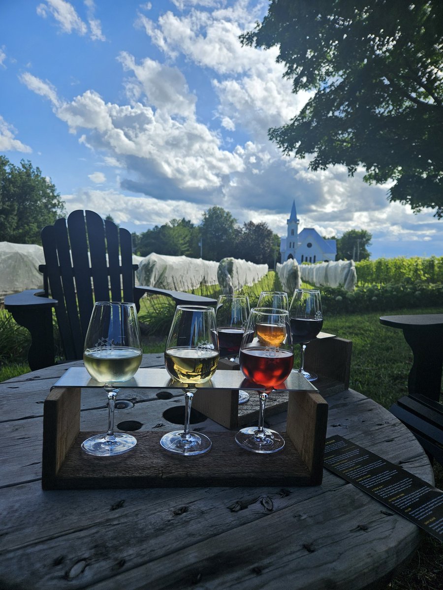 JoceArch's tweet photo. Il y a des samedis plus difficiles que d'autres!

Où suis-je?

#Vignobles #Québec 
Les #vins québécois sont de plus en plus impressionnants.

#AchatLocalQVI https://t.co/HESaqxCjo9