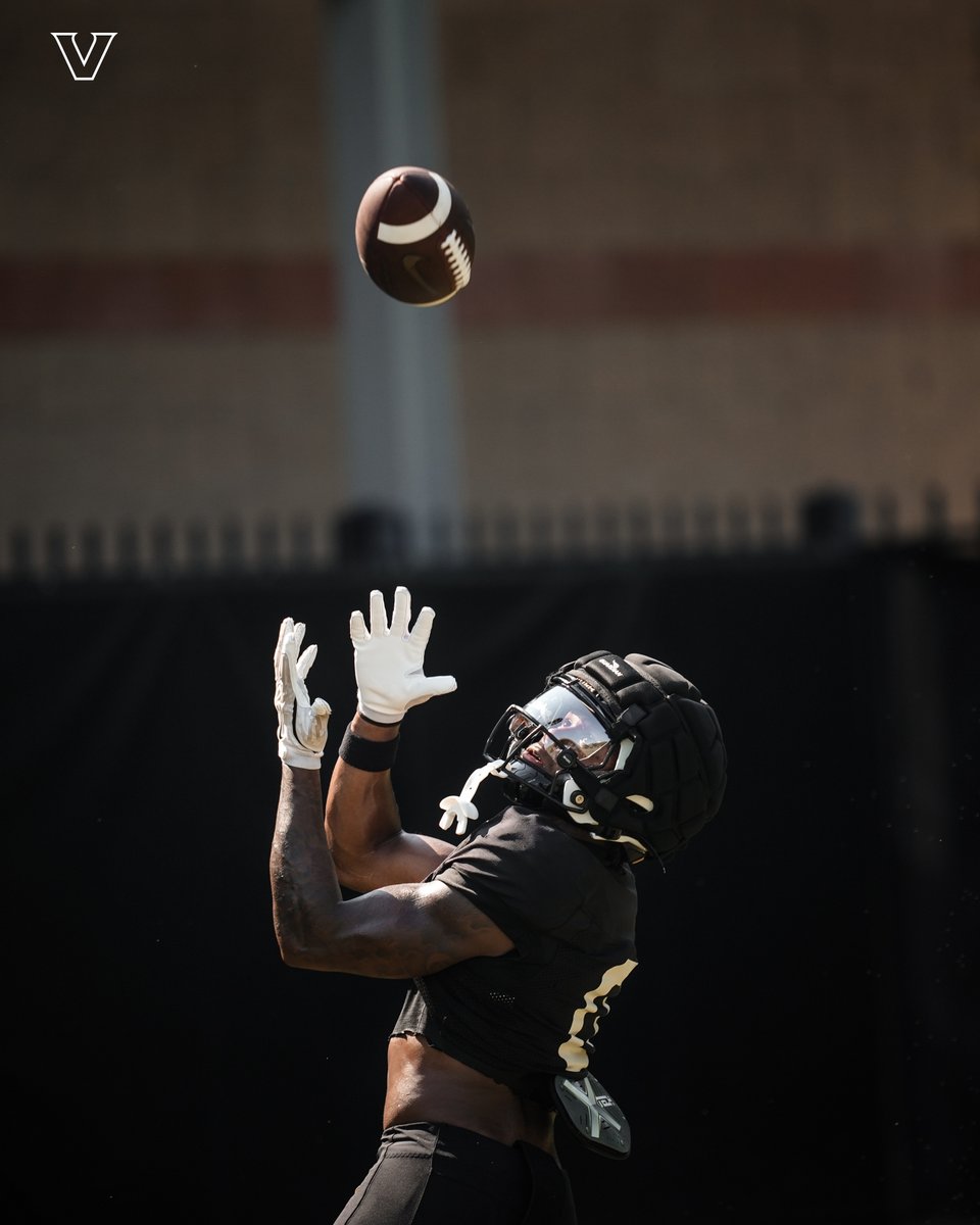 VandyFootball's tweet photo. Scrimmage day 😤 https://t.co/PuoNJaMEL3