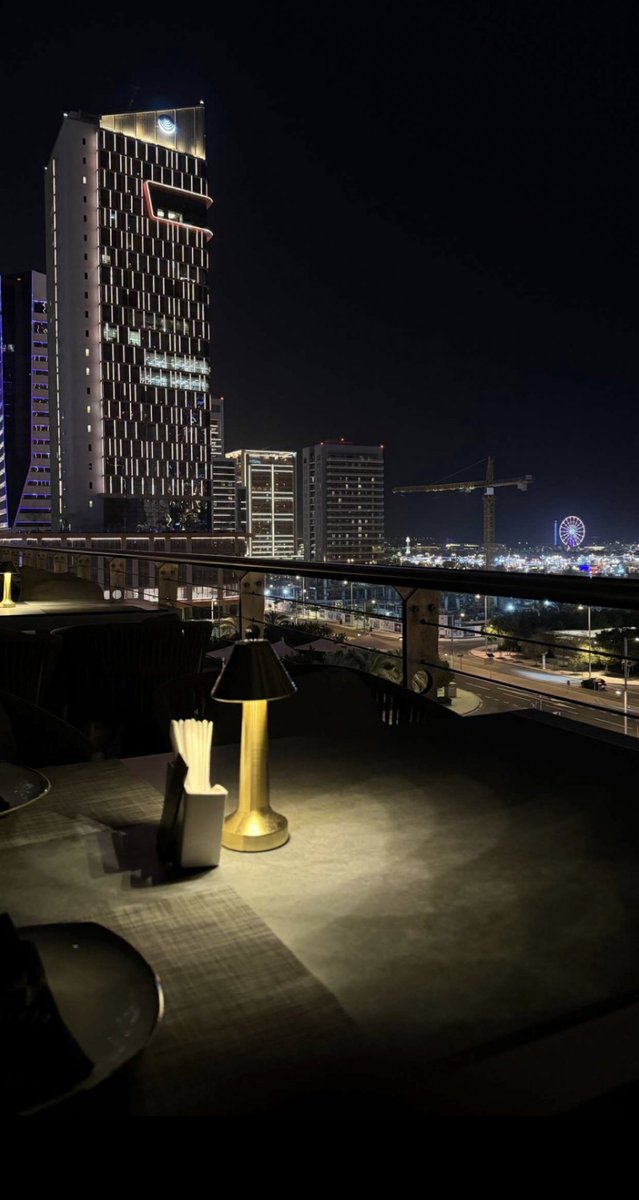 عذابي من الدنيا خذيت أوّله عربون
و عذاب القبر و الآخرة ما بعد جاني

لكن رحمة الله واسعة و الحياة ديون
ما تعطي البنادم ضحكة السن مجاني

مدغم ابو شيبه