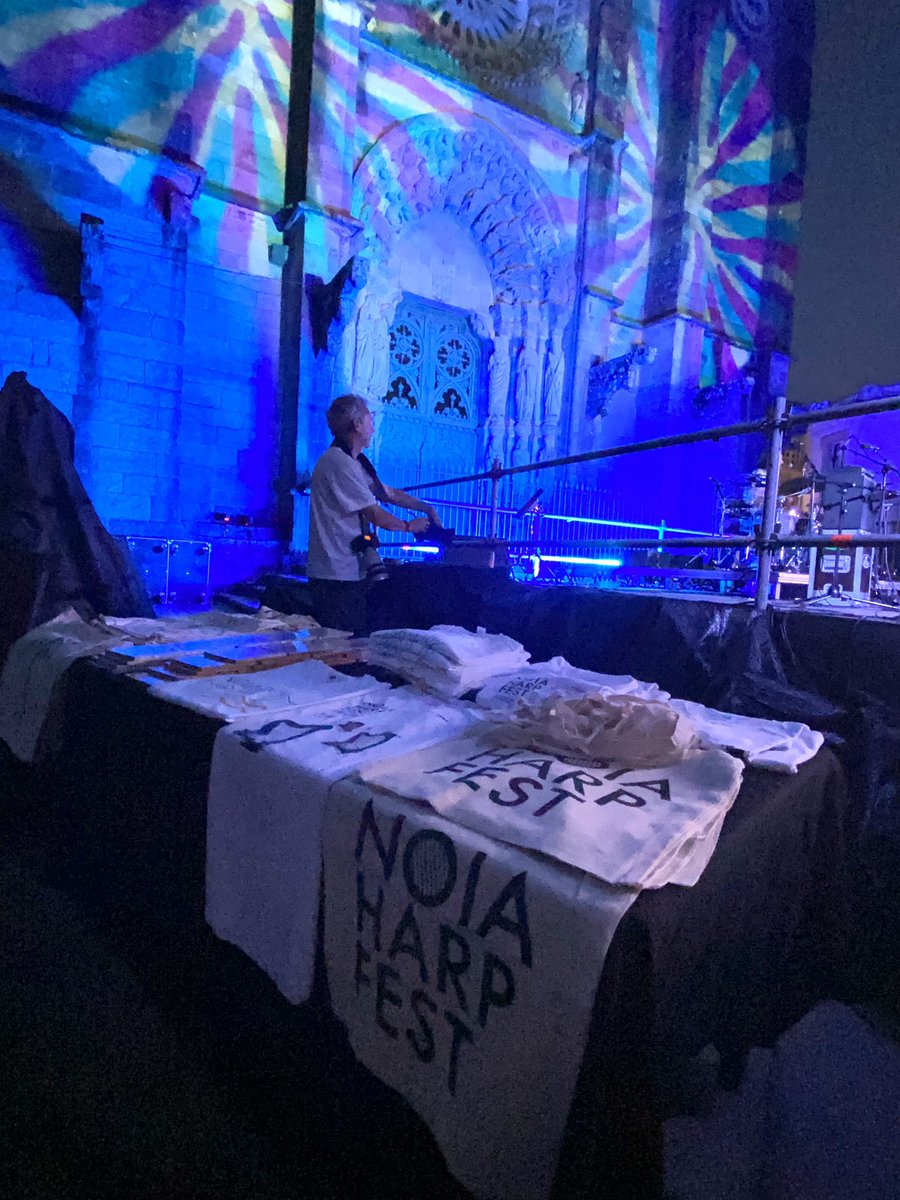 riadaestrela's tweet photo. Conciertos del @noiaharpfest en la Plaza do Tapal, Noia. https://t.co/FiJAf7q8lE
