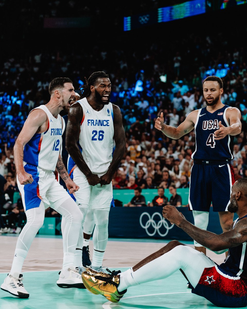LE POSTER DUNK OU LES RÉACTIONS ? 🧸😤

#TeamFranceBasket | #PassionnémentBleu | #Paris2024 | #FRAUSA