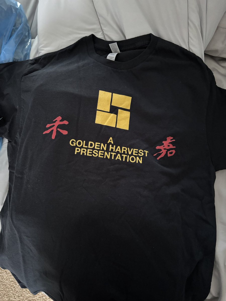 RoyisRoyal's tweet image. The Best part of my day tdy at ⁦@CarvelIceCream⁩ and the owner knew this #Tshirt &amp;amp; the back history #ReallyCool 🙏🏽💯‼️🥋⁦@brucelee⁩