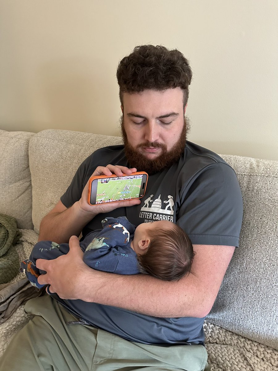 May only be a week old, but never to early to show him the greatest highlight tape ever made.. <a href="/Tayaustin01/">Tavon Austin</a> 😎