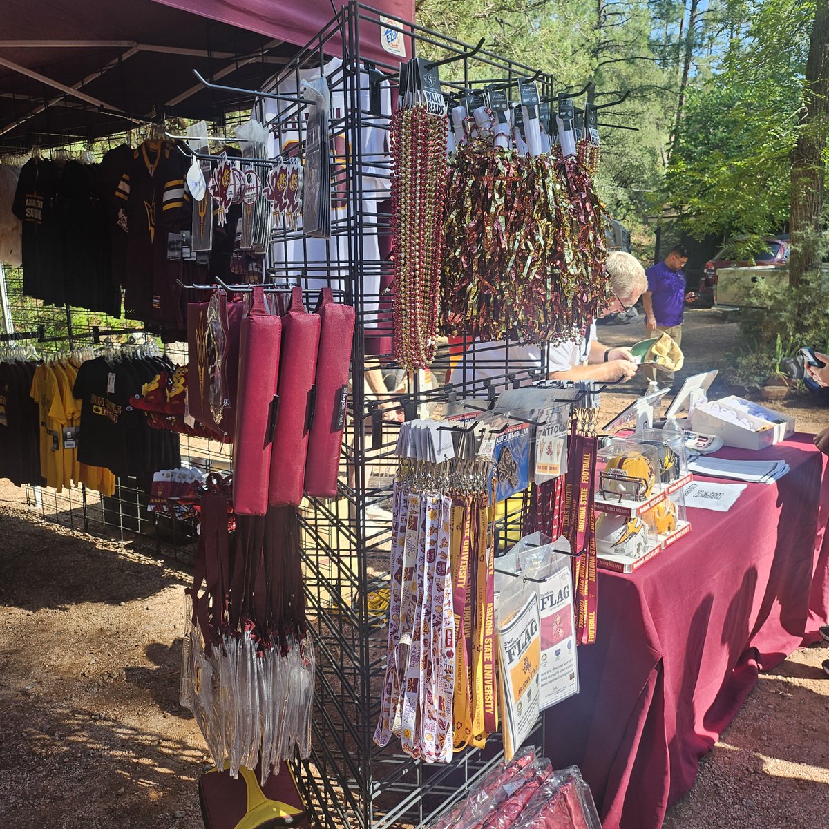 Rhonda Pruitt, a long-time global friend of the Humphrey Fellows, organized a surprising event. Accompanied by fellows Nkosi, Jaehee &amp; Emese, Rhonda visited Arizona State football’s Camp Tontozona. The Fellows enjoyed watching the camp in the beautiful forest setting. Forks up!