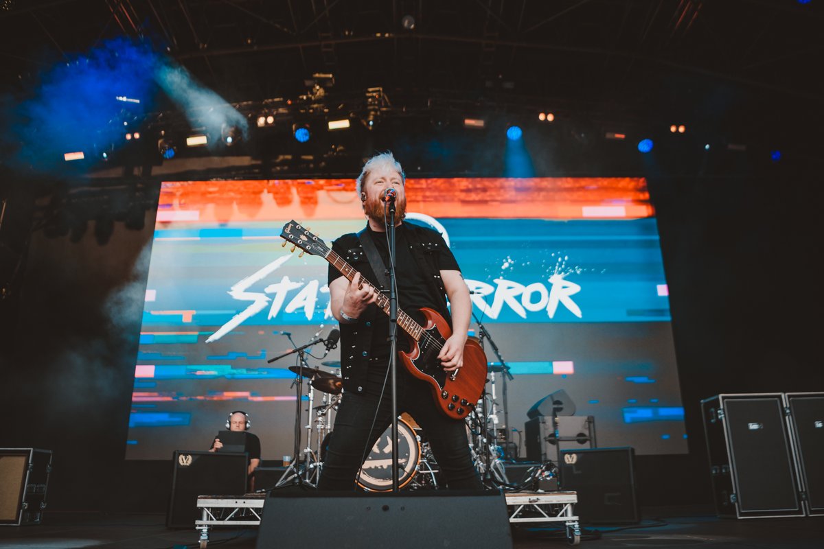 ThePieceHall's tweet image. What an electrifying opener from @StateOfError for @mcflymusic tonight at @TKMaxx_UK presents Live at The Piece Hall! They definitely got the party started! 🎸

Spot our very own Operations Manager and part-time rock star, Mikey! 👏