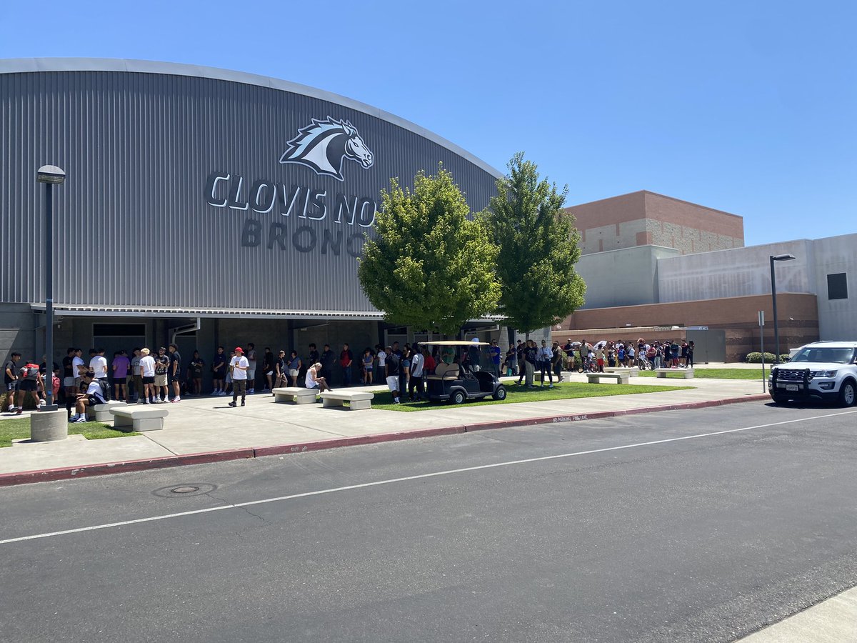 paulmeadors's tweet photo. Line to get into Clovis North right now is insane, wrapped around the first gym. I heard people were lined up at 6:00 am. Capacity is 3,000. https://t.co/Mf2vePsqFX