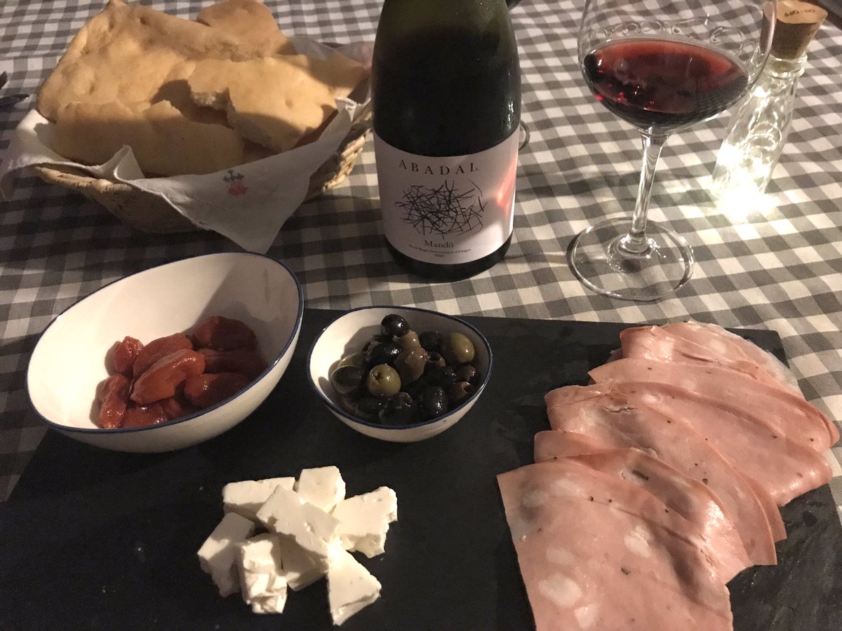 alacartemenus (@alacartemenus) on Twitter photo Noche de caprichos con Mandó 2021 de <a href="/vinsabadal/">Abadal</a> <a href="/dopladebages/">DO Pla de Bages</a> 
#cenasterraceras Noche de caprichos con Mandó 2021 de <a href="/vinsabadal/">Abadal</a> <a href="/dopladebages/">DO Pla de Bages</a> 
#cenasterraceras