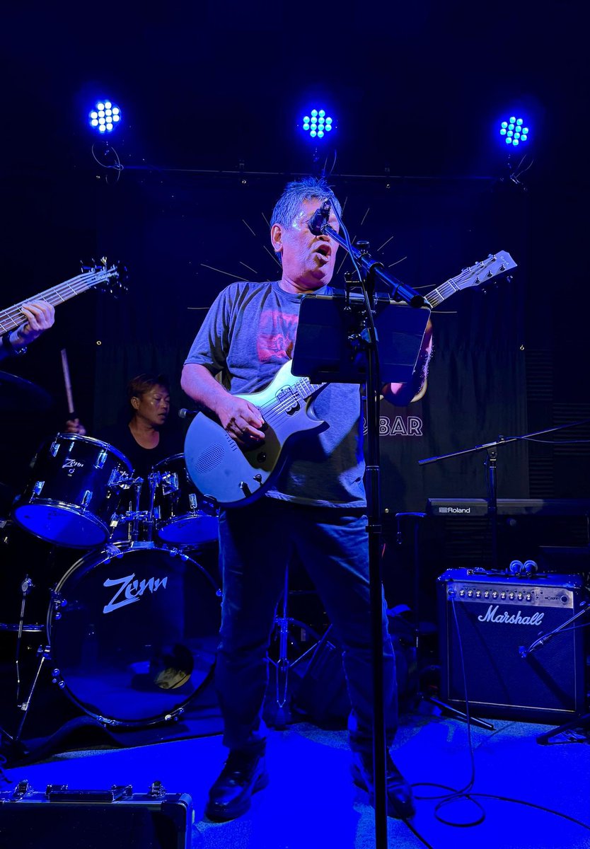 blackrain201301's tweet photo. LIVE HOUSE &amp; BAR Mizoo の益々の盛況を祈念しております。

BLACK RAINとしては久しぶりの連チャンでのライヴでしたね、多少の疲れはあったけど楽しくライヴをさせてもらいました。

* ライヴ写真・動画の提供いただきました、ありがとうございました。 https://t.co/6X8ndX4EkS