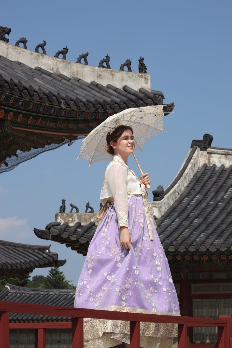 shelldabird1's tweet image. Savouring the Korean life and culture 🤩 so very proud of how Livi is embracing working and living in a new country. Brave, strong and beautiful x