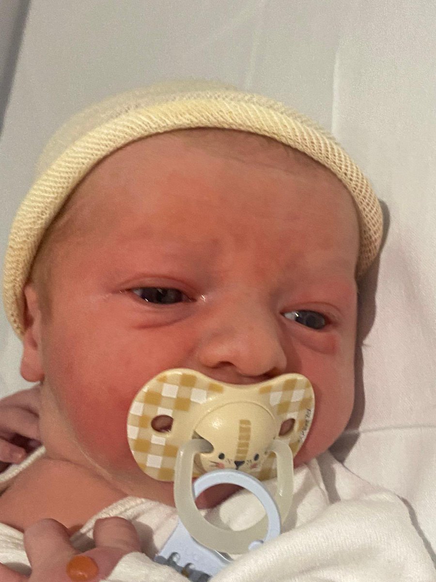 Ya tenemos a Bruno con nosotros!!
Muy contentos y orgullosos de la familia que hemos formado. 
Enorme la madre <a href="/sarayprieto89/">Saray maria prieto</a>