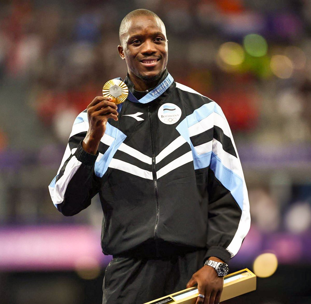 Letsile Tebogo's 🇧🇼 43.03 split in the men's 4x400m was the fastest by any man at the #Paris2024    Olympics!

Also the 2nd fastest in history behind Michael Johnson's 🇺🇸 42.94s from 1993

The range!!
via <a href="/pjvazel/">PJ Vazel</a>

#Athletics    #Olympics