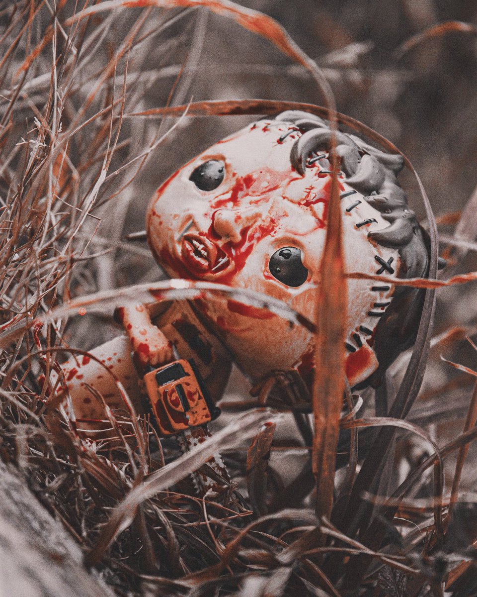 Theghostoflamln's tweet photo. LEATHER FACE SHOOT 📸 #HorrorArt #toyphotography #horror #horrorphoto #texaschainsawmassacre #canon https://t.co/Byq2aMgbsd