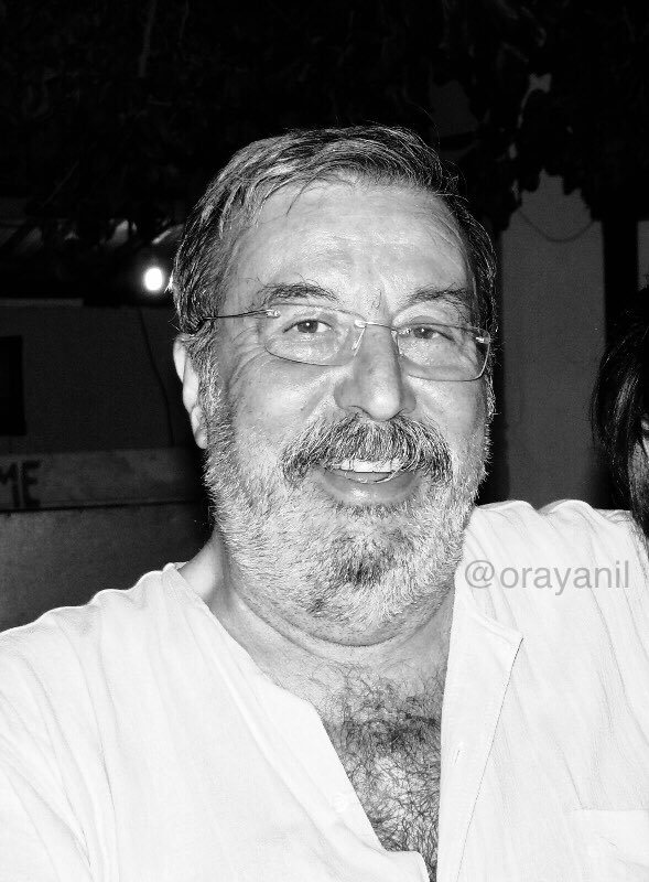 orayanil's tweet photo. Bugün 11 Ağustos, Babam Aykut Oray’ın vefatının üzerinden tam 15 yıl geçti. Kendine özgü sesi ve söylemleri, Beşiktaş için daima heyecanla atan kalbi, sosyal demokrat bir Türkiye için harcadığı nefesi artık yok ama mirası bizlerde!
Ruhun şâd, mekânın cennet olsun canım Babam. 🙏 https://t.co/PPbRyIRHAF