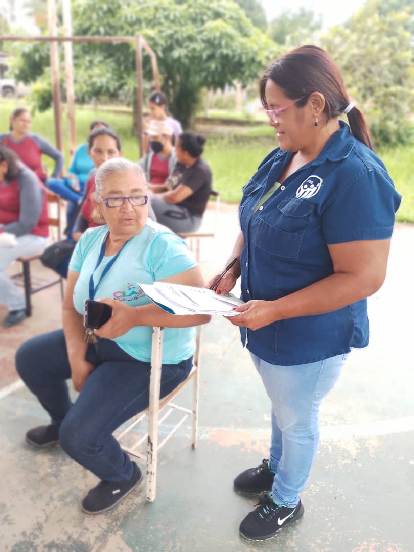 #10Agos| En aras de garantizar la seguridad social y cumplir con nuestra labor en atención a nuestros Adultos Mayores la <a href="/oamativss/">IVSS MATURIN</a> presente en la Feria del Campo Soberano realizada en la Comunidad San Rafael, Pq Los Godos, #Maturín
<a href="/NicolasMaduro/">Nicolás Maduro</a>
<a href="/MagaGutierrezV/">Magaly Gutiérrez Viña</a>
<a href="/ErnestoLunaPsuv/">Ernesto Luna G.</a>