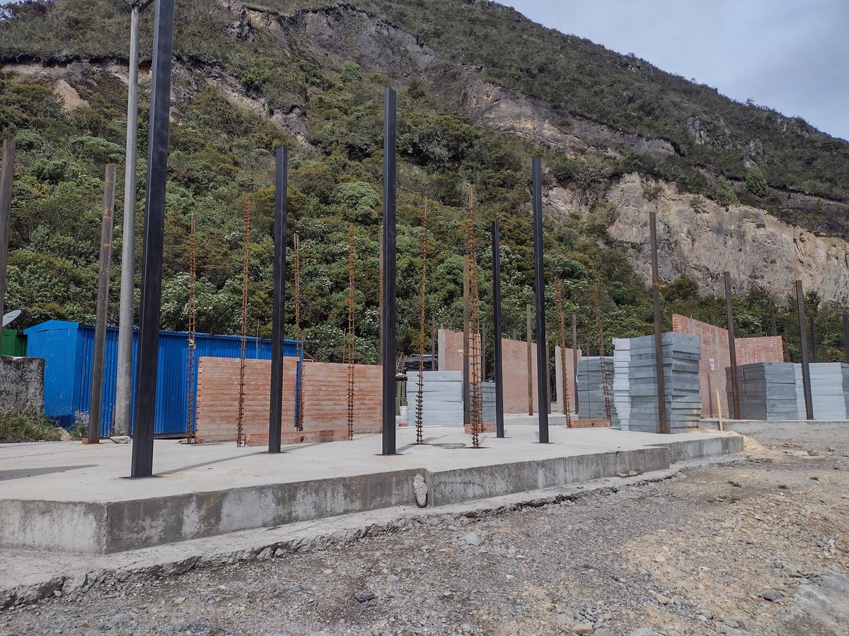 Realizamos reunión para proponer que las obras del Zuke se realicen con materiales sostenibles, recordándole a <a href="/Ambientebogota/">Secretaría de Ambiente</a> <a href="/CAR_Cundi/">CAR Cundinamarca</a> que en los cerros orientales y en el páramo no debe construirse con cemento. Nuestra propuesta son las aulas ambientales sostenibles.