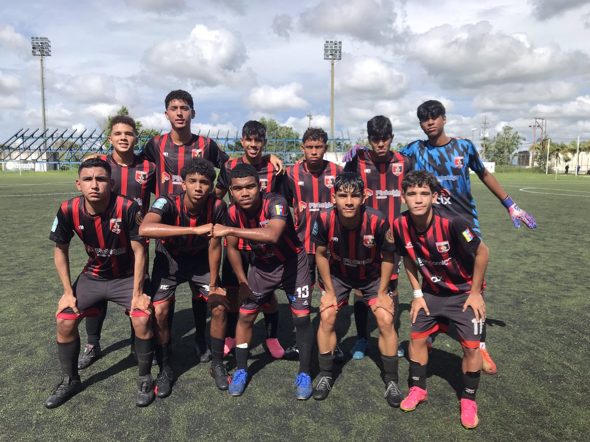 CanteraALC's tweet photo. #LigaFUTVEJunior | J2 | Grupo D 

⏱ 90+5’ | Final del partido 

#AtleticoLaCruz 1-1 @CanteraMineros

⚽️ Carlos González 48’ 
🟨🟥 Juan Lozada 90+4’ 
X
Mineros AB 73’ 

#Sub17
🏟 Comanche Bottini
📍Maturín

#TorneoClausura
#EstoEsLaCruz 🔴⚫️ https://t.co/4JvRbOOBQq