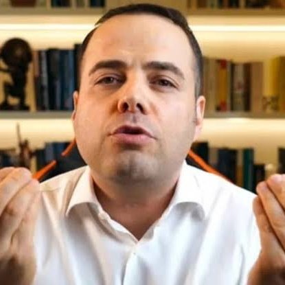 solcugazete's tweet photo. Özgür Demirtaş:

"Tek bir kişinin kararı ile 57 milyon insanın kullandığı medyayı yasaklayanları asla unutmayın." https://t.co/NCKvBPR2OP