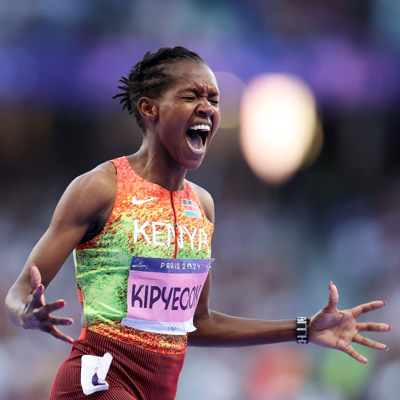 WorldAthletics's tweet photo. Kenya's Faith Kipyegon became the first woman to win three Olympic titles in a single track discipline and she did so in style, winning the 1500m title in an Olympic record at @Paris2024 ✨ 

#Paris2024