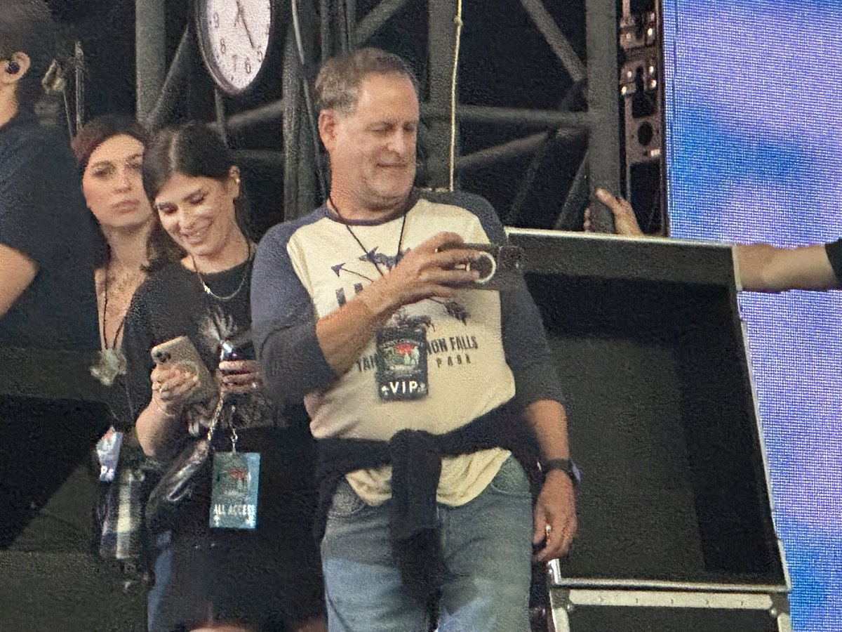 joemara's tweet photo. @DaveCoulier see u on state at the @zacbrownband @kennychesney concert. https://t.co/WaVYP90G92