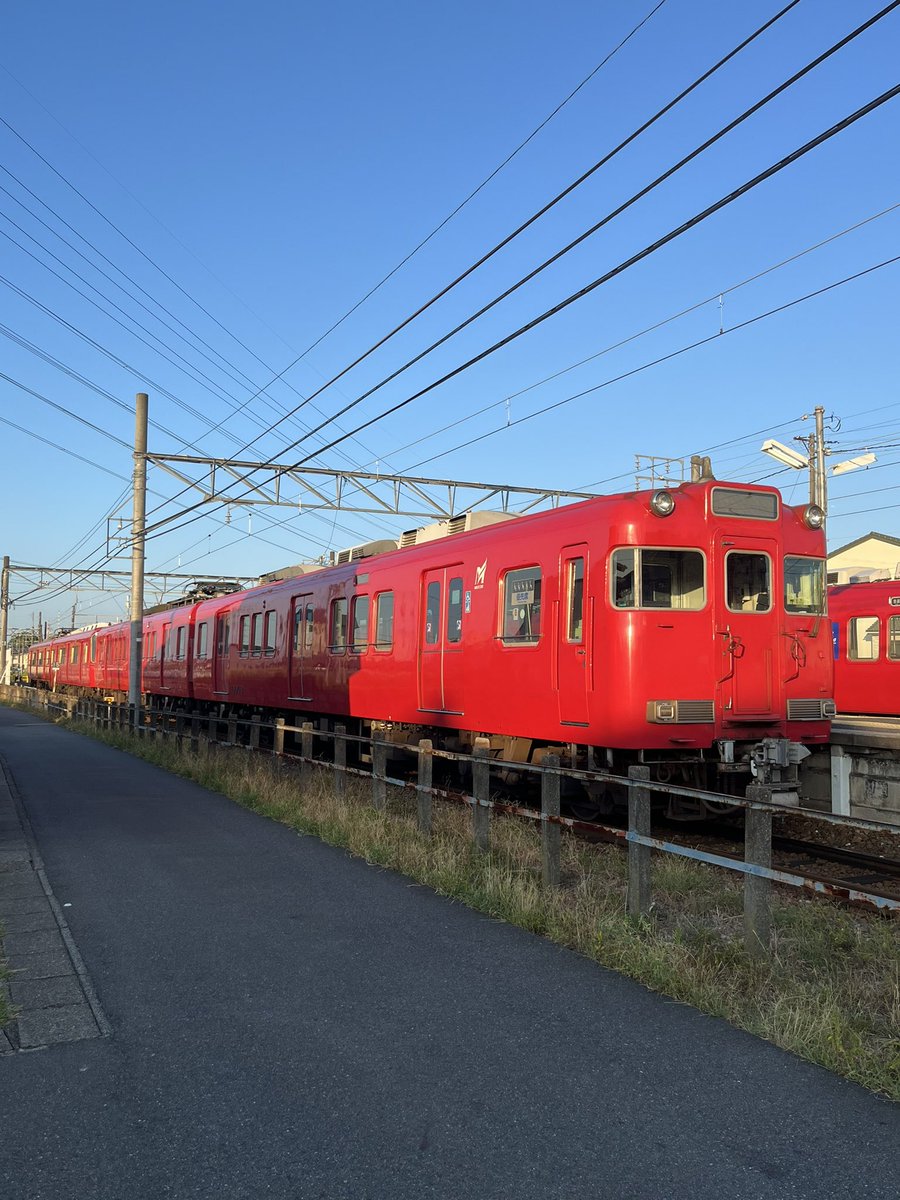 takkin_engine_d's tweet photo. おはようございます。昨夜の佐屋停泊は6515F→662列車 普通東岡崎行き
ト6040F+ギ6815F→742列車 普通吉良吉田行き
でした。
何気に三河脱走おるやん…
ちなみにDD200けん引の2083レは定刻で来ず、ウヤと思われます。
#meiun
#6515F
#662レ
#6040F
#6815F
#2083レ
#三河脱走
#脱走運用
#DD200 https://t.co/AjM1CJHwEd