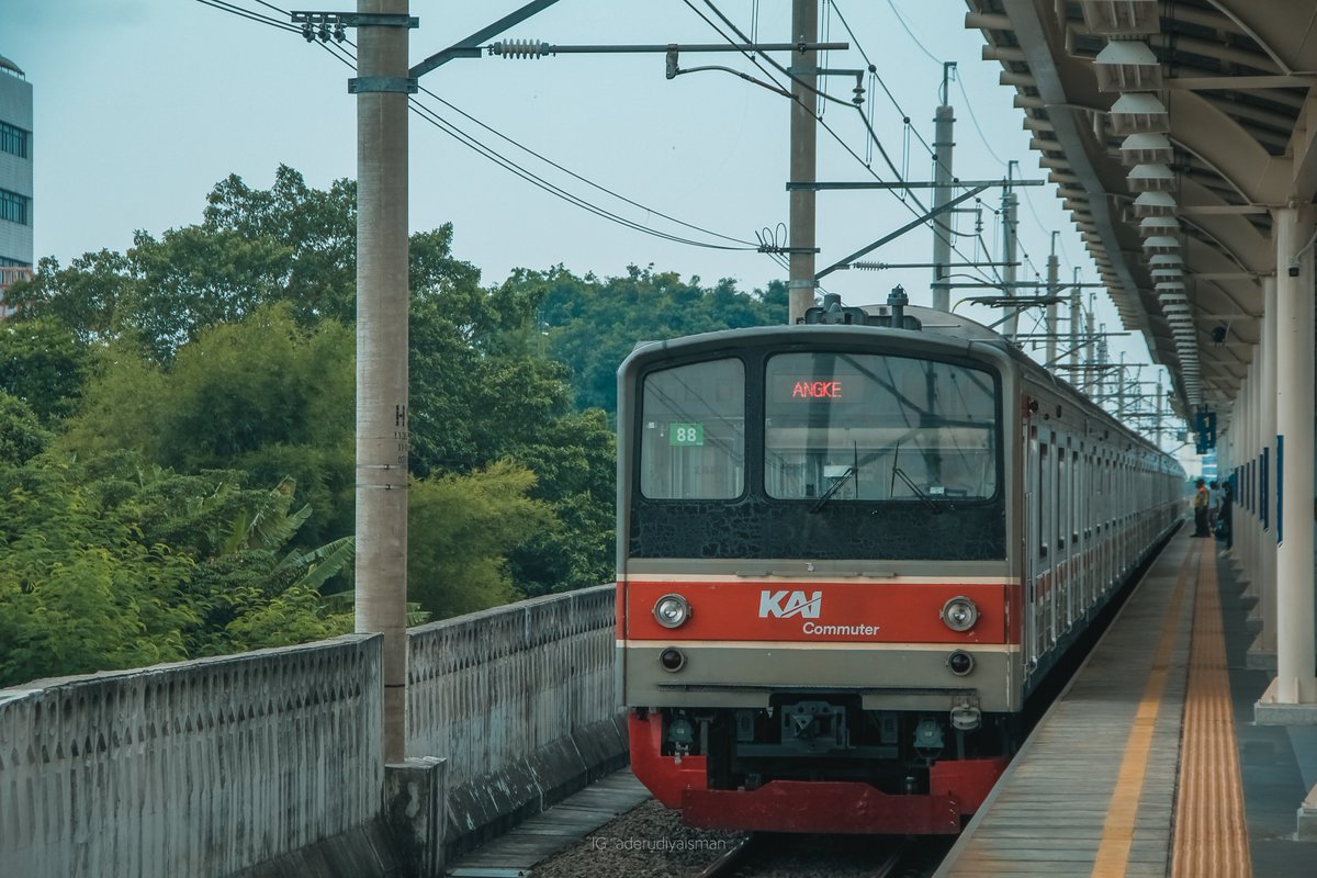 CommuterLine's tweet photo. Keceriaan yang dipadukan dengan kelapangan hati serta syukur dalam jiwa akan melahirkan kebahagiaan yang sebenarnya. Selamat pagi dan selamat berakhir pekan #RekanCommuters. https://t.co/KIiqEER05U
