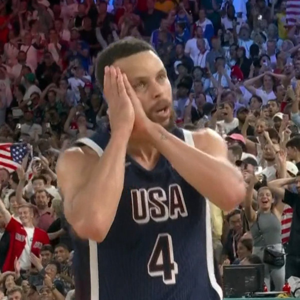 ClutchPoints's tweet photo. STEPH CURRY SAID NIGHT NIGHT! https://t.co/GK64wq1Zol