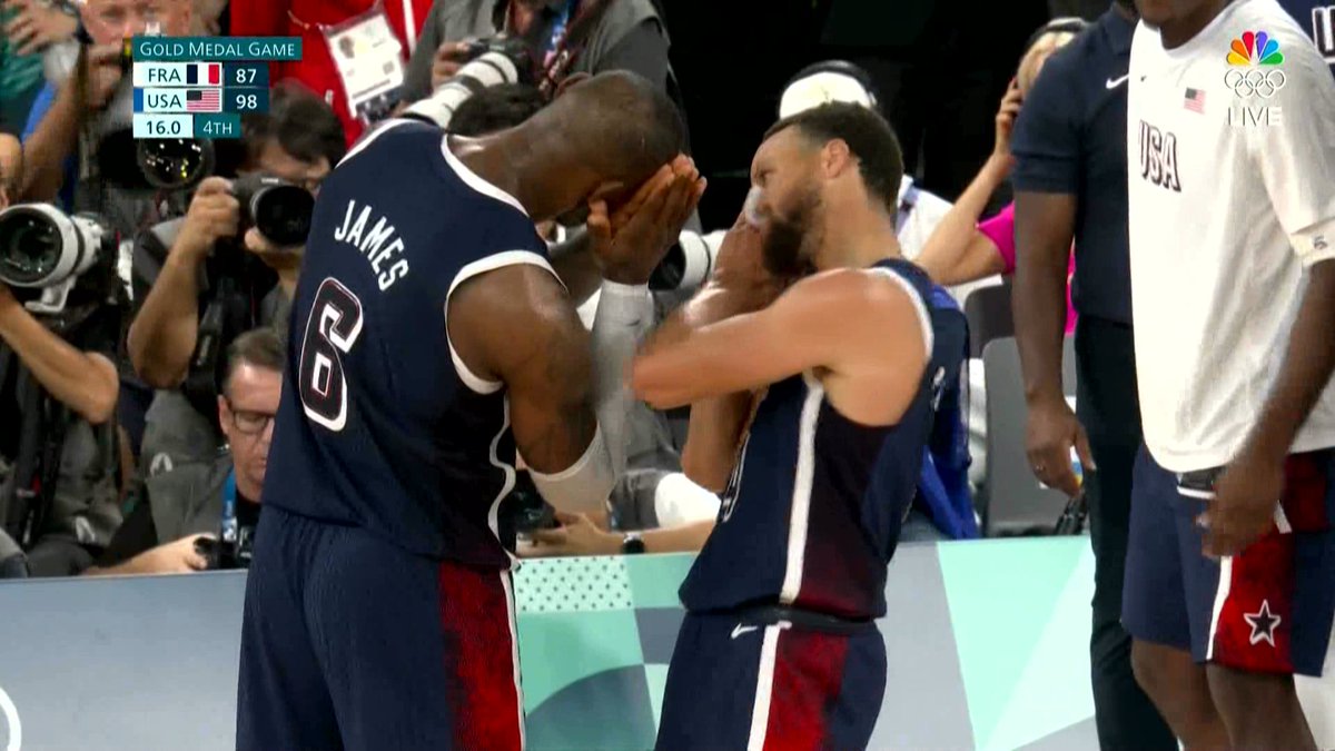 NIGHT NIGHT DE LEBRON Y STEPH 

HISTORIA